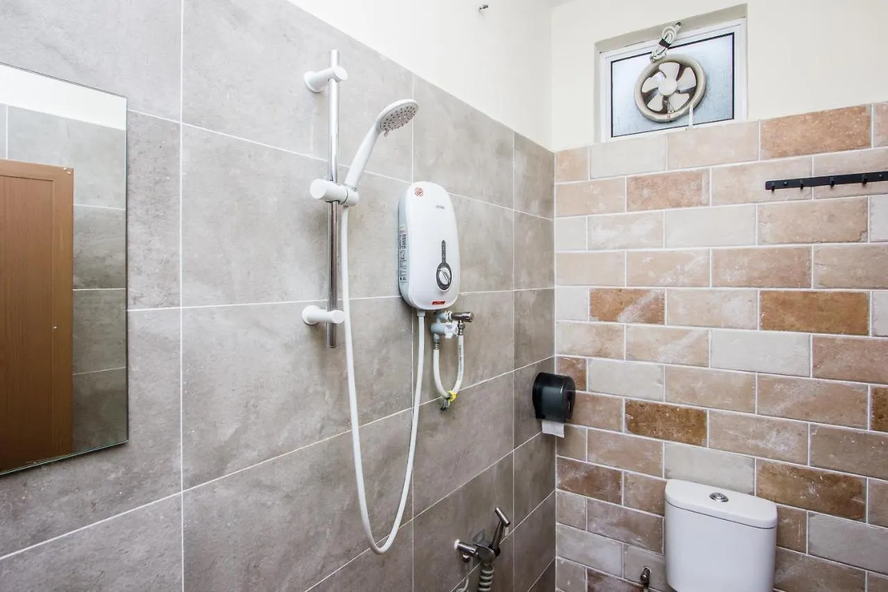Surprised Homestay Баттерворт